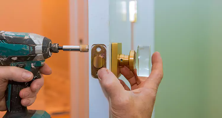 Broken Door Knob Fix in Pacifica, CA